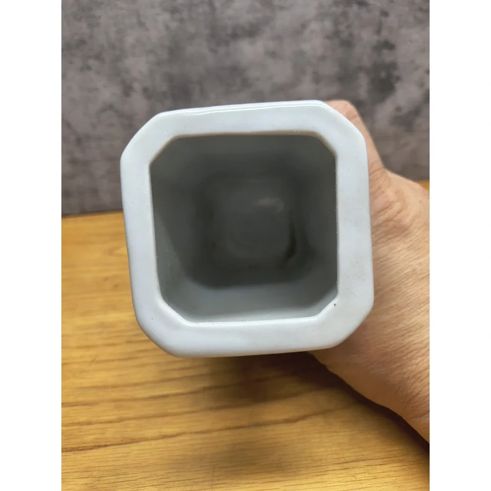 The Unbranded Brand vintage ceramic